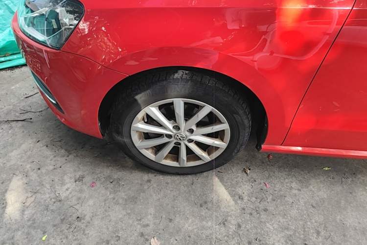 Used Volkswagen Polo 2014 1.6L Automatic Luxury Edition Left Front Wheel Hub
