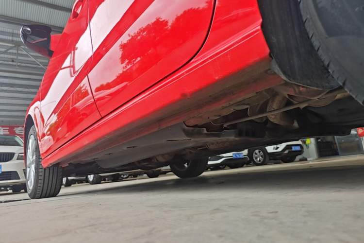 Used Volkswagen Polo 2014 1.6L Automatic Luxury Edition Left Side Sill