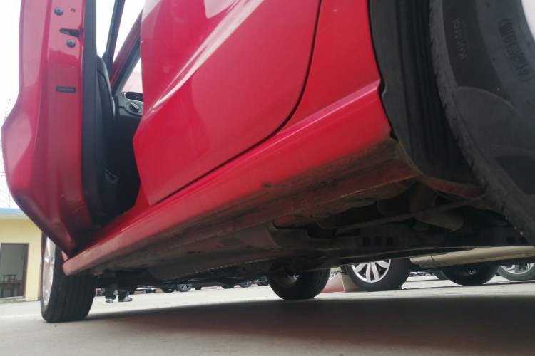 Used Volkswagen Polo 2014 1.6L Automatic Luxury Edition Left Side Sill