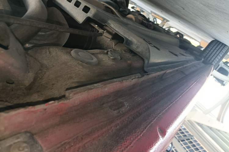 Used Volkswagen Polo 2014 1.6L Automatic Comfort Edition Left Side Sill