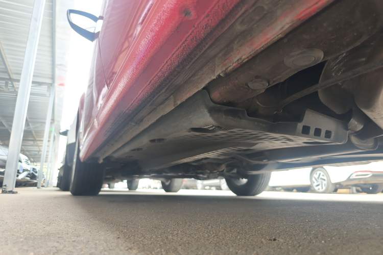 Used Volkswagen Polo 2014 1.6L Automatic Comfort Edition Left Side Sill