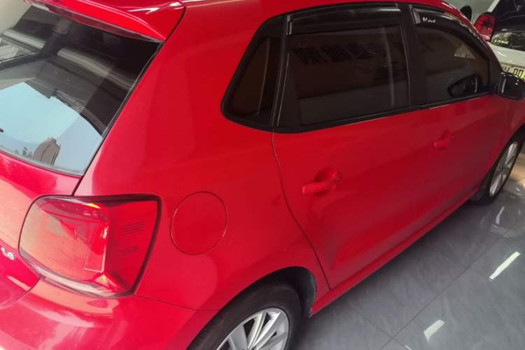 Used Volkswagen Polo 2014 1.6L Automatic Comfort Edition Rear Right 45 Deg