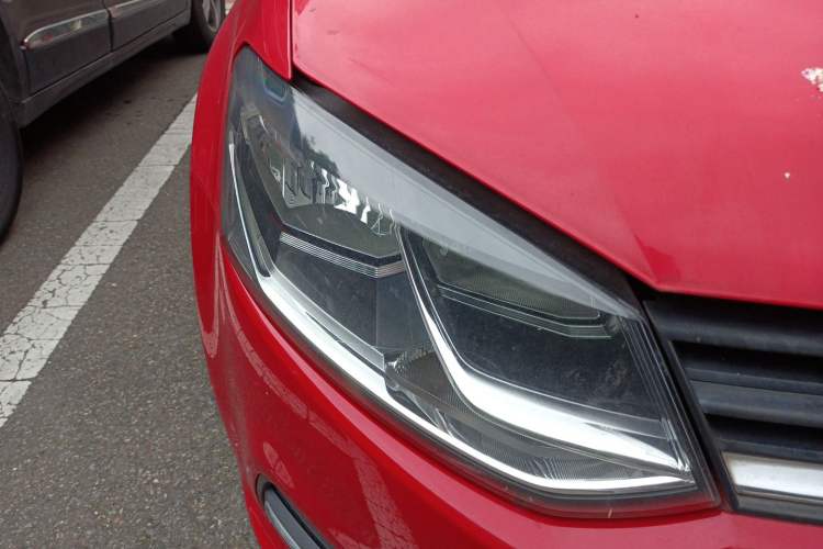 Used Volkswagen Polo 2014 1.6L Automatic Comfort Edition Right Front Headlight