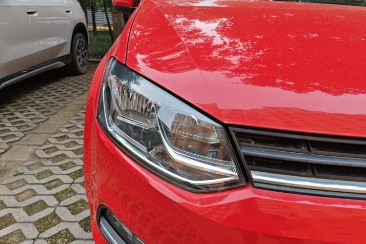 Used Volkswagen Polo 2014 1.4L Automatic Comfort Edition Right Front Headlight