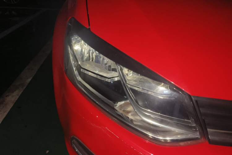 Used Volkswagen Polo 2014 1.4L Automatic Comfort Edition Right Front Headlight