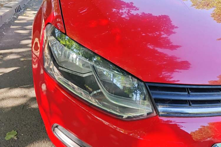 Used Volkswagen Polo 2014 1.4L Automatic Comfort Edition Right Front Headlight