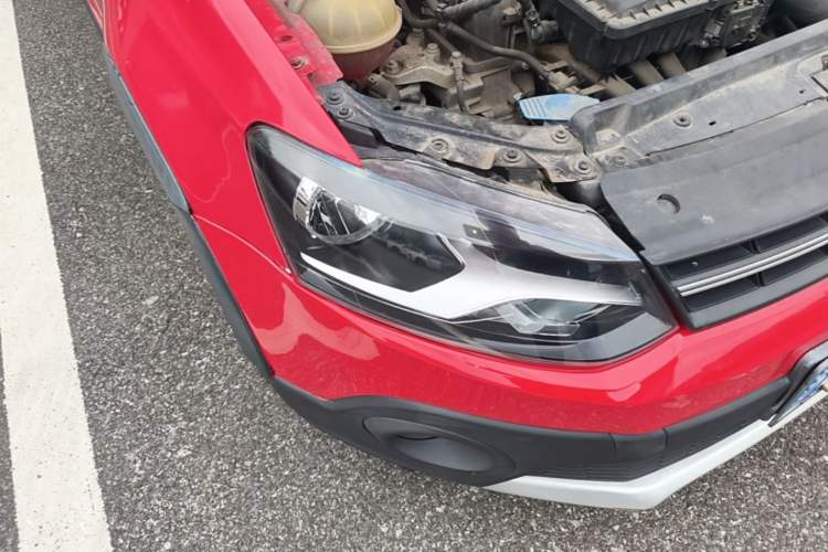 Used Volkswagen Polo 2014 1.6L Cross Polo Automatic Right Front Headlight