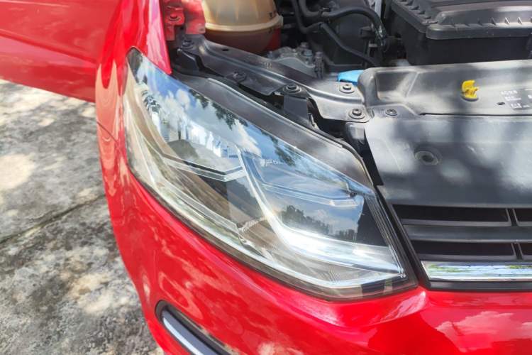 Used Volkswagen Polo 2014 1.6L Manual Comfort Edition Right Front Headlight