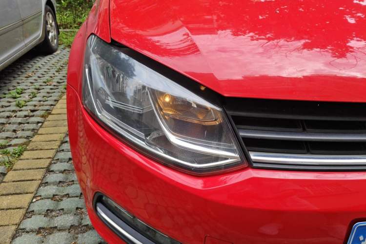 Used Volkswagen Polo 2014 1.6L Automatic Comfort Edition Right Front Headlight