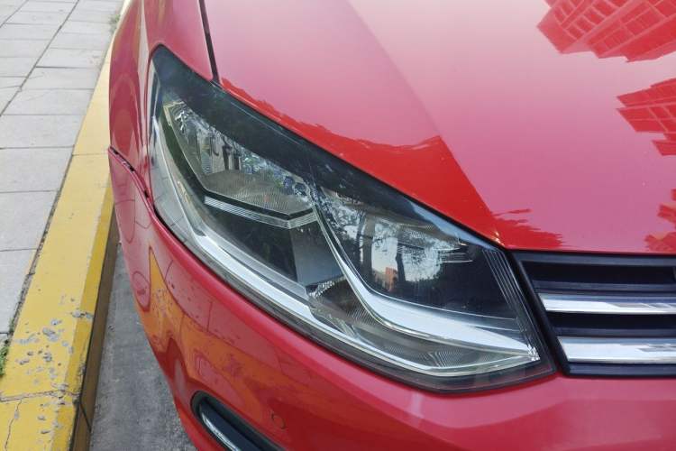 Used Volkswagen Polo 2014 1.6L Automatic Luxury Edition Right Front Headlight