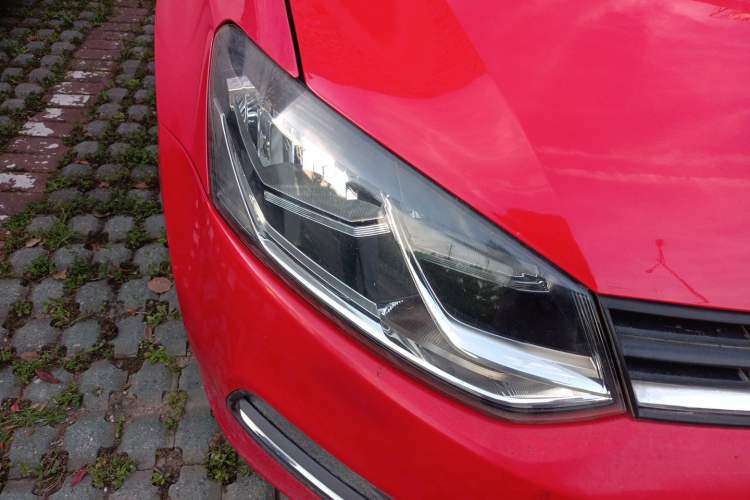 Used Volkswagen Polo 2014 1.4L Manual Comfort Edition Right Front Headlight