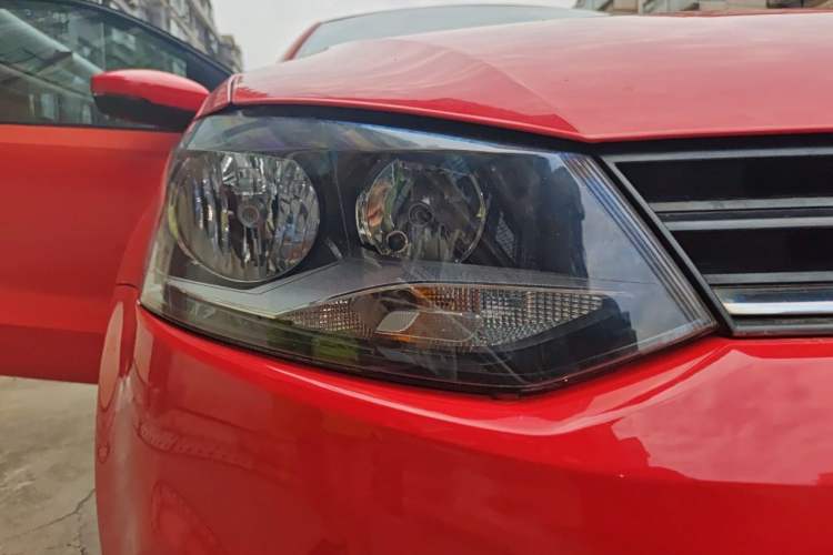 Used Volkswagen Polo 2014 1.4L Manual Fashion Edition Right Front Headlight