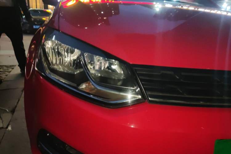 Used Volkswagen Polo 2014 1.4L Automatic Comfort Edition Right Front Headlight