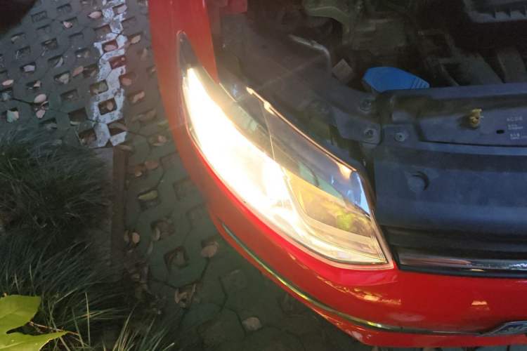 Used Volkswagen Polo 2014 1.6L Automatic Comfort Edition Right Front Headlight