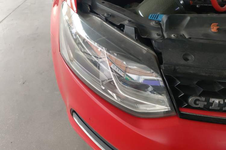 Used Volkswagen Polo 2014 1.6L Automatic Luxury Edition Right Front Headlight