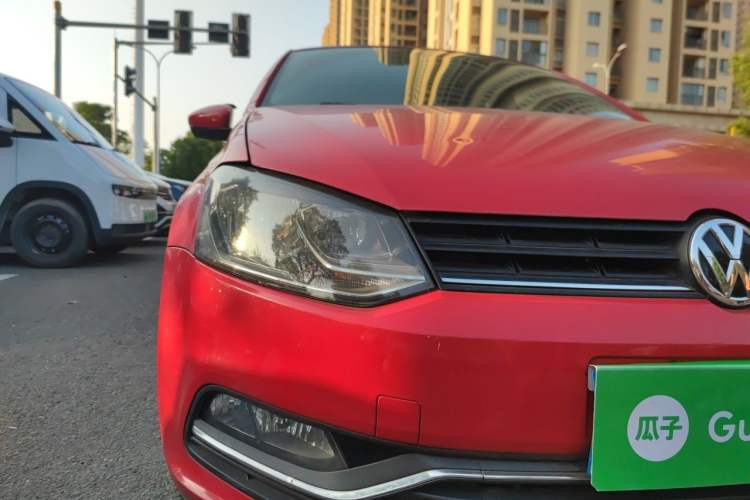 Used Volkswagen Polo 2014 1.6L Automatic Comfort Edition Right Front Headlight