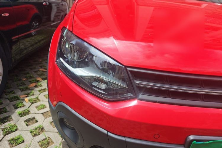 Used Volkswagen Polo 2014 1.6L Cross Polo Automatic Right Front Headlight
