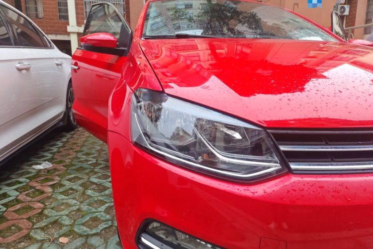 Used Volkswagen Polo 2014 1.6L Automatic Luxury Edition Right Front Headlight