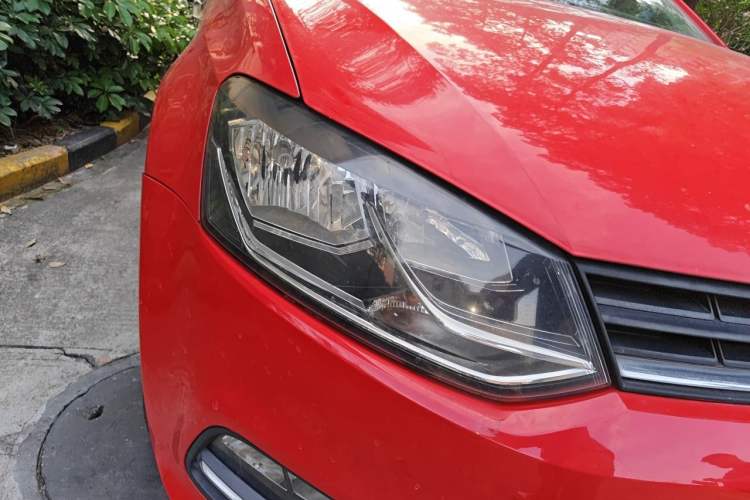 Used Volkswagen Polo 2014 1.6L Automatic Comfort Edition Right Front Headlight