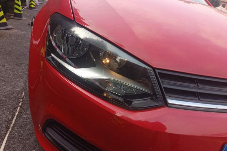 Used Volkswagen Polo 2014 1.4L Manual Fashion Edition Right Front Headlight