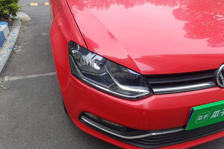 Used Volkswagen Polo 2014 1.4L Automatic Comfort Edition Right Front Headlight