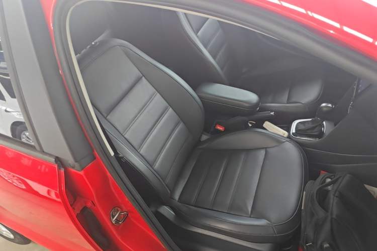 Used Volkswagen Polo 2014 1.6L Automatic Luxury Edition Right Front Seat