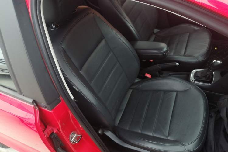 Used Volkswagen Polo 2014 1.6L Automatic Luxury Edition Right Front Seat