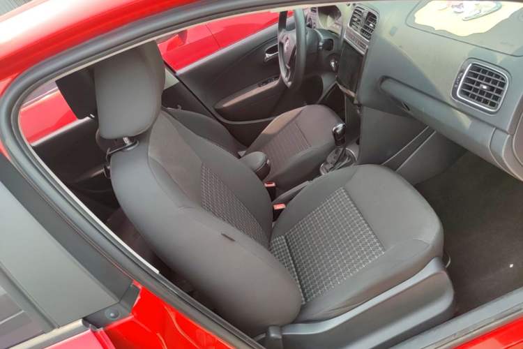 Used Volkswagen Polo 2014 1.6L Automatic Comfort Edition Right Front Seat