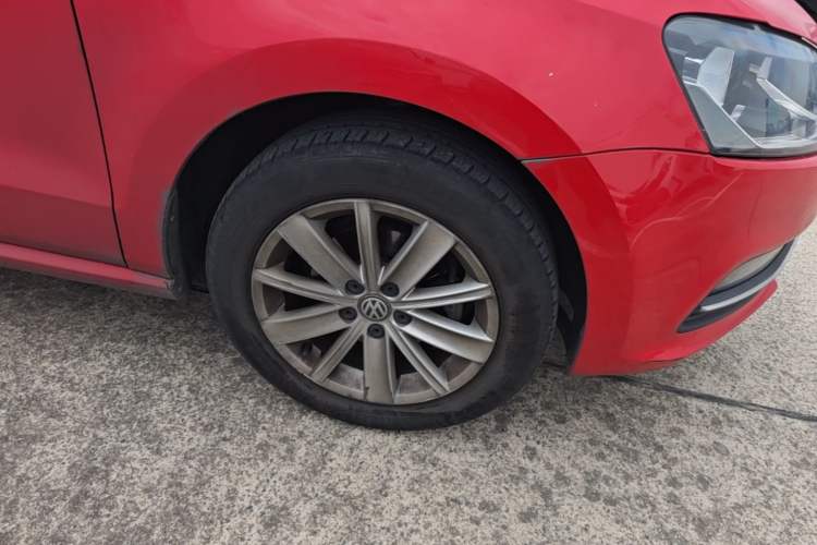 Used Volkswagen Polo 2014 1.6L Automatic Comfort Edition Right Front Wheel Hub