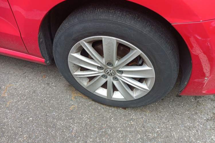 Used Volkswagen Polo 2014 1.6L Automatic Comfort Edition Right Front Wheel Hub