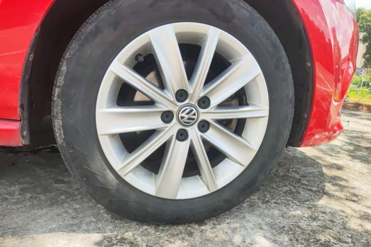 Used Volkswagen Polo 2014 1.6L Manual Comfort Edition Right Front Wheel Hub