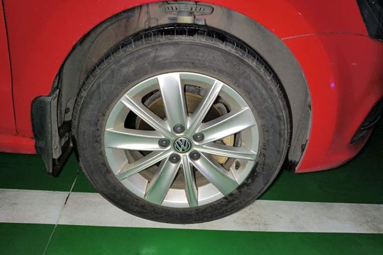 Used Volkswagen Polo 2014 1.6L Automatic Comfort Edition Right Front Wheel Hub
