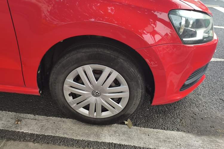 Used Volkswagen Polo 2014 1.4L Manual Fashion Edition Right Front Wheel Hub