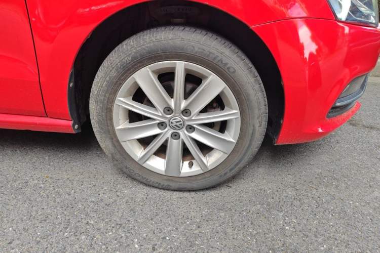 Used Volkswagen Polo 2014 1.6L Automatic Comfort Edition Right Front Wheel Hub