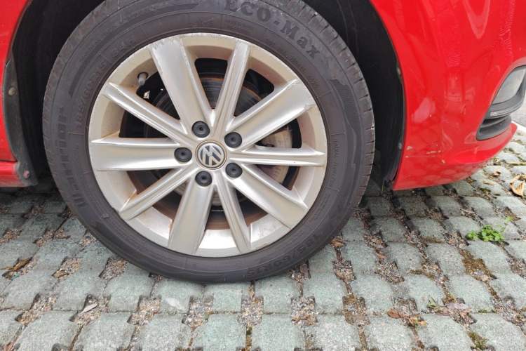 Used Volkswagen Polo 2014 1.6L Automatic Comfort Edition Right Front Wheel Hub