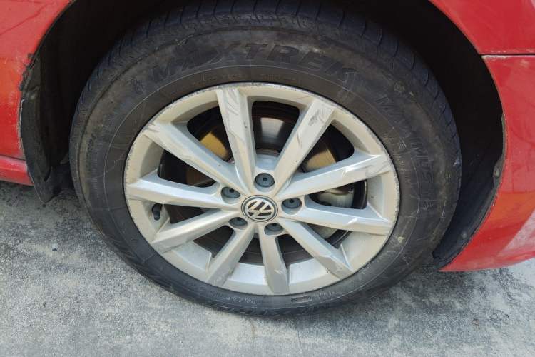 Used Volkswagen Polo 2014 1.6L Automatic Luxury Edition Right Front Wheel Hub