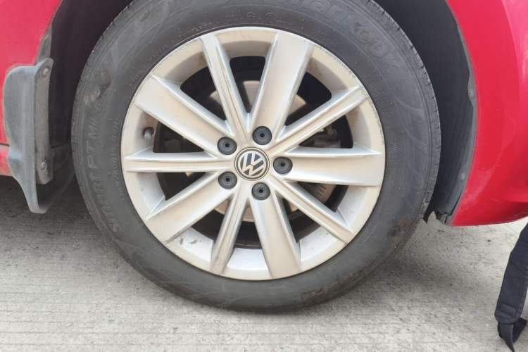 Used Volkswagen Polo 2014 1.6L Automatic Comfort Edition Right Front Wheel Hub