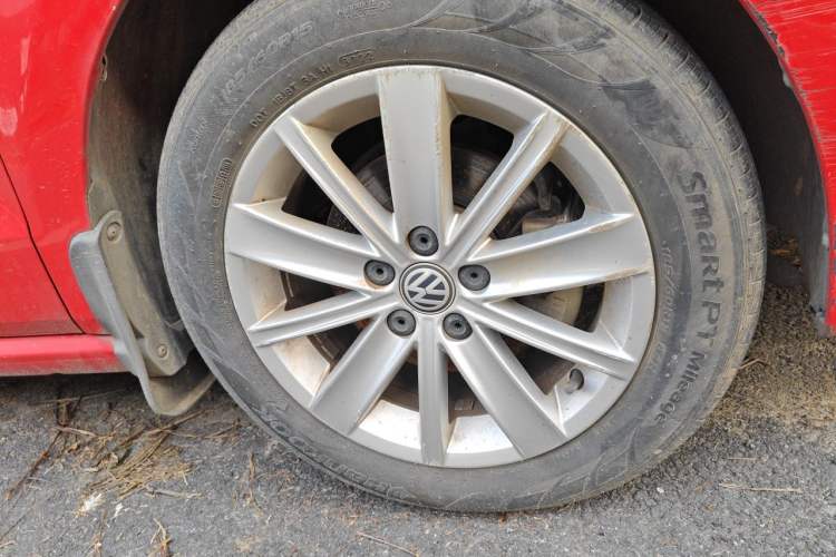 Used Volkswagen Polo 2014 1.4L Automatic Comfort Edition Right Front Wheel Hub