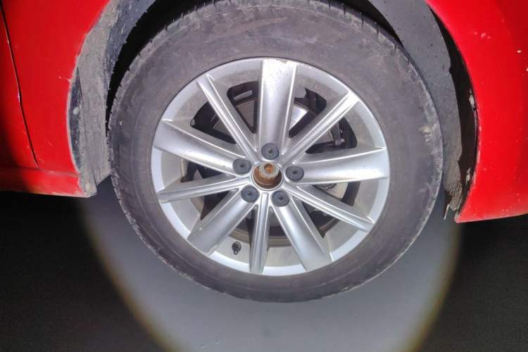 Used Volkswagen Polo 2014 1.6L Automatic Comfort Edition Right Front Wheel Hub