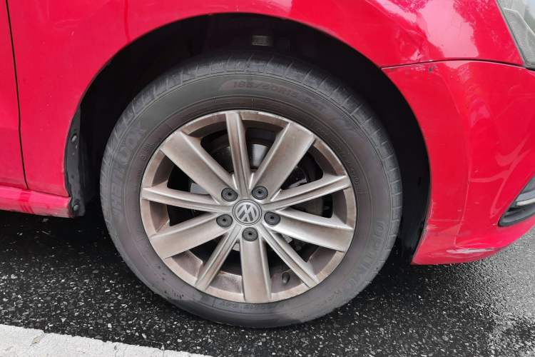 Used Volkswagen Polo 2014 1.6L Automatic Comfort Edition Right Front Wheel Hub