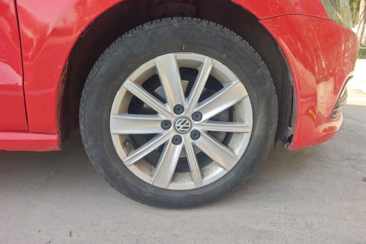 Used Volkswagen Polo 2014 1.4L Manual Comfort Edition Right Front Wheel Hub