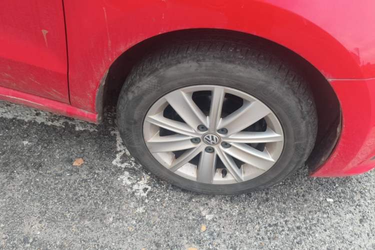Used Volkswagen Polo 2014 1.6L Automatic Comfort Edition Right Front Wheel Hub