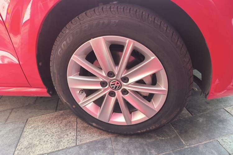 Used Volkswagen Polo 2014 1.6L Automatic 30th Anniversary Edition Right Front Wheel Hub