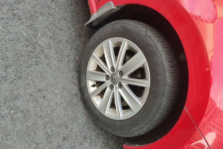 Used Volkswagen Polo 2014 1.6L Automatic Comfort Edition Right Front Wheel Hub