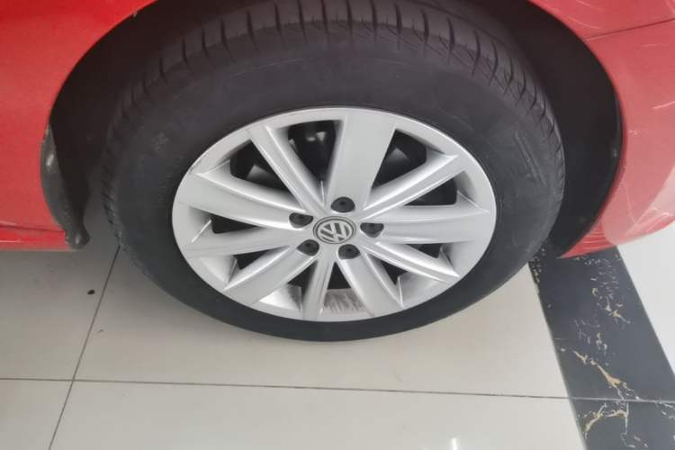 Used Volkswagen Polo 2014 1.6L Manual Comfort Edition Right Front Wheel Hub