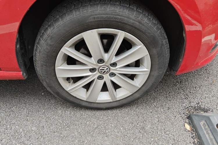 Used Volkswagen Polo 2014 1.6L Automatic Comfort Edition Right Front Wheel Hub