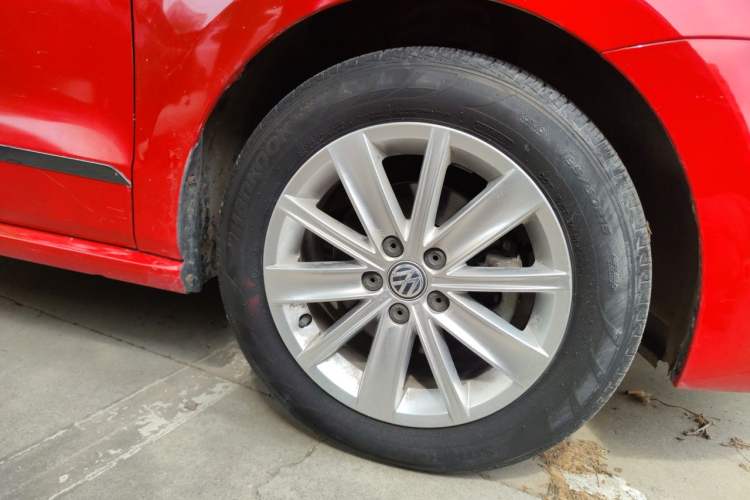 Used Volkswagen Polo 2014 1.6L Manual Comfort Edition Right Front Wheel Hub
