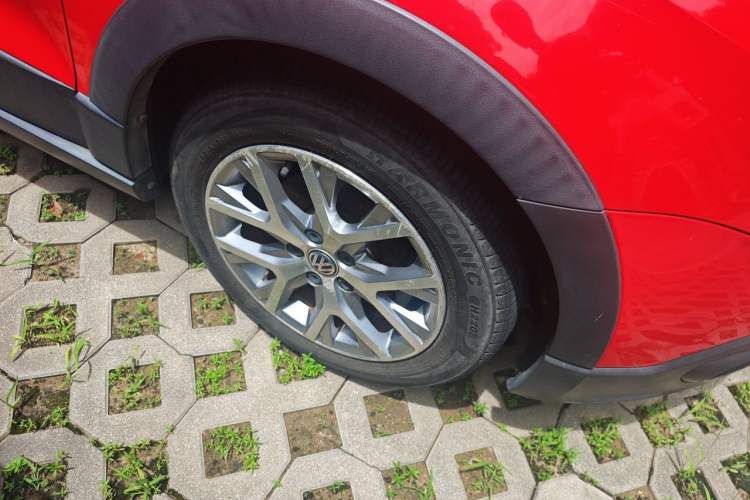 Used Volkswagen Polo 2014 1.6L Cross Polo Automatic Right Front Wheel Hub