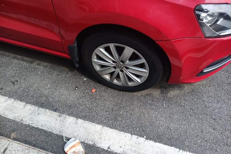 Used Volkswagen Polo 2014 1.6L Automatic Comfort Edition Right Front Wheel Hub
