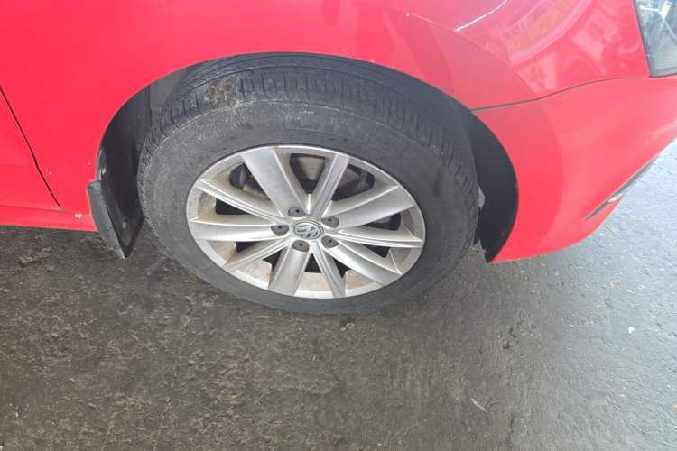 Used Volkswagen Polo 2014 1.6L Automatic Comfort Edition Right Front Wheel Hub